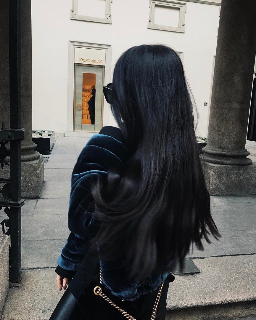 Девушка Брюнетка С Длинными Волосами