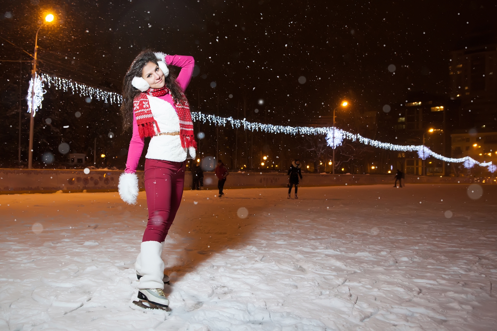 Красивые девушки зимой на коньках