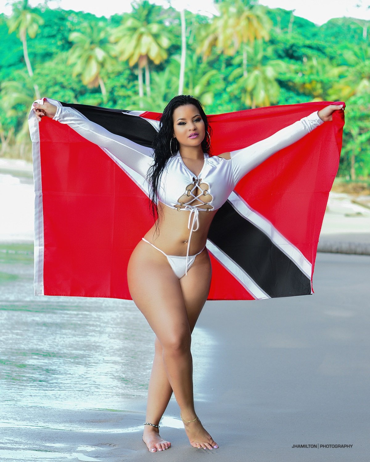 Пышная доминиканская модель Мисс Изи 