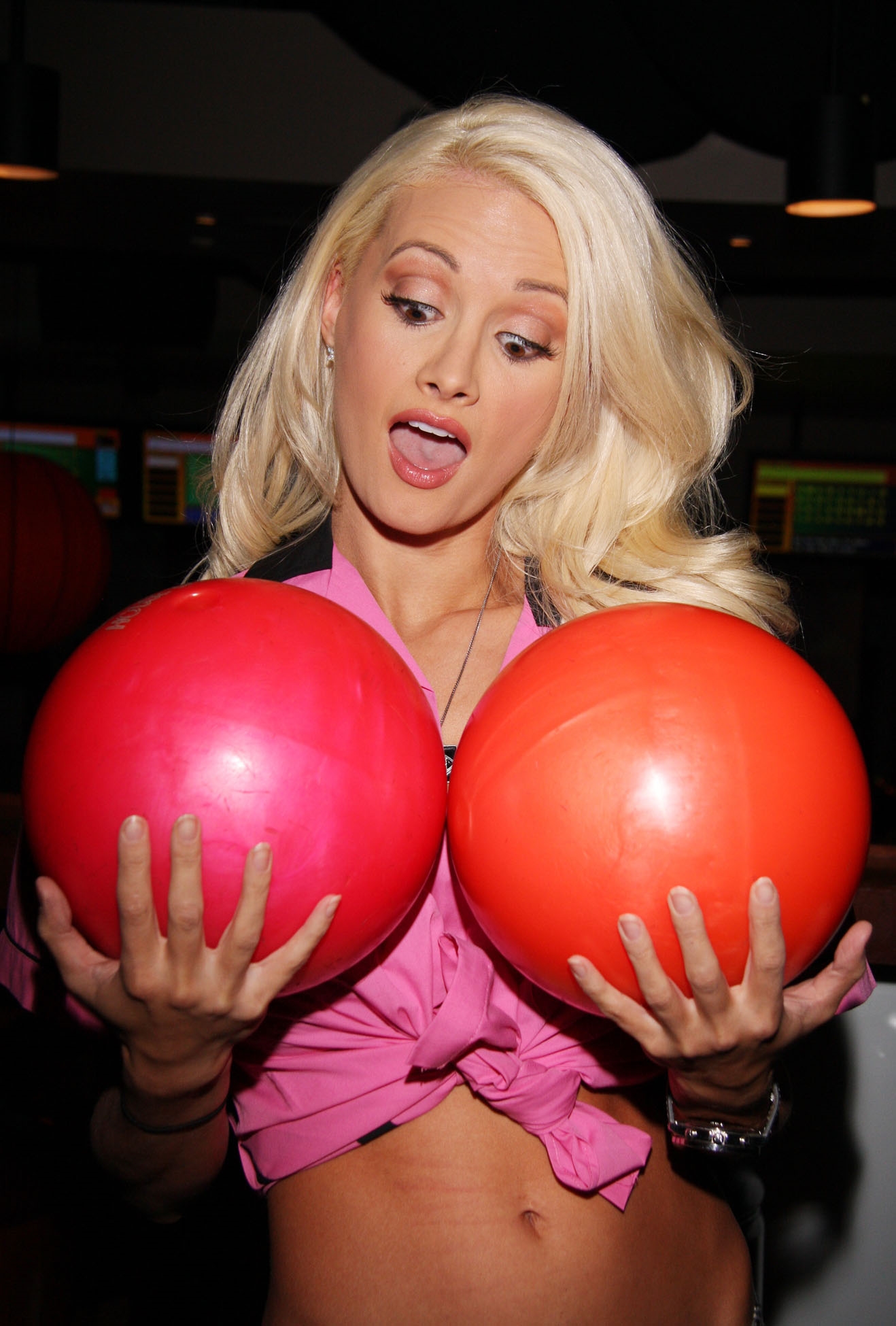 Candid balloon boobs