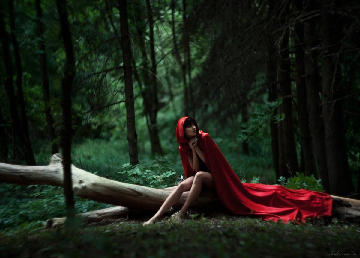 Голая рыженькая блудница в лесу