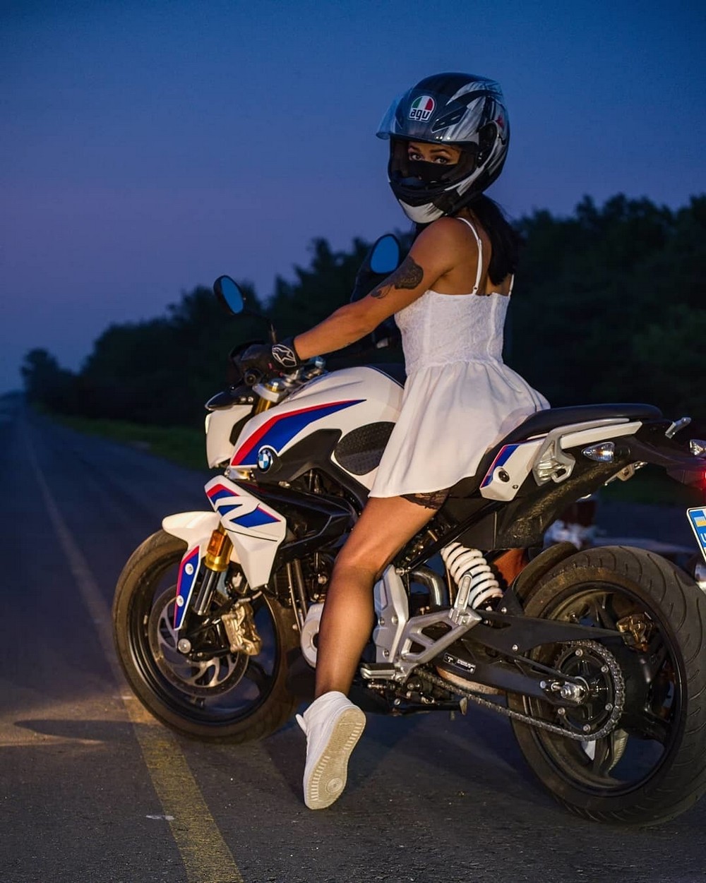Фото девушки на мотоцикле фотосессия