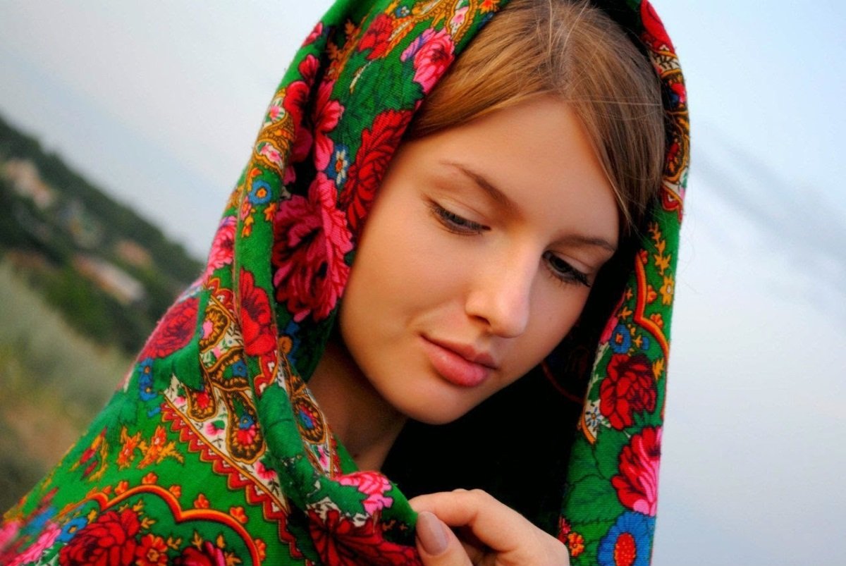 Девушка В Платке Фото Красивое