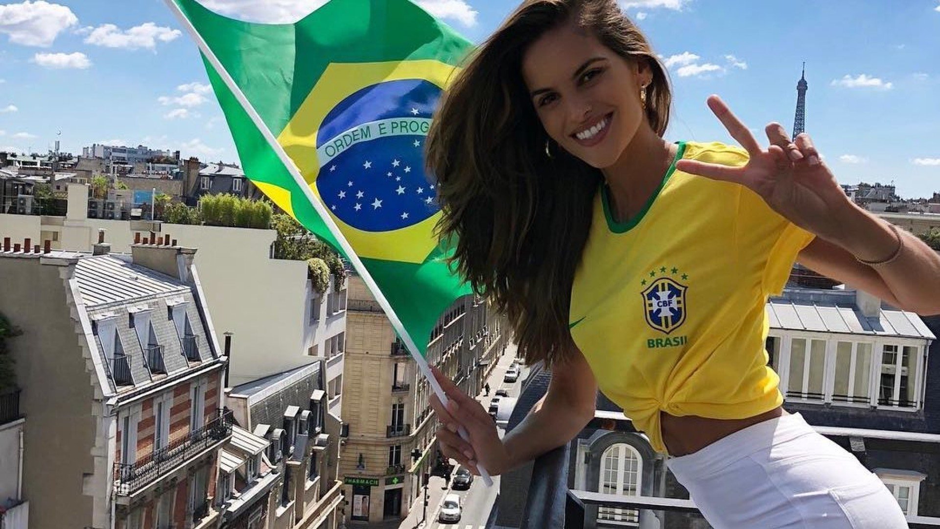 Красивая Бразильская Девушка