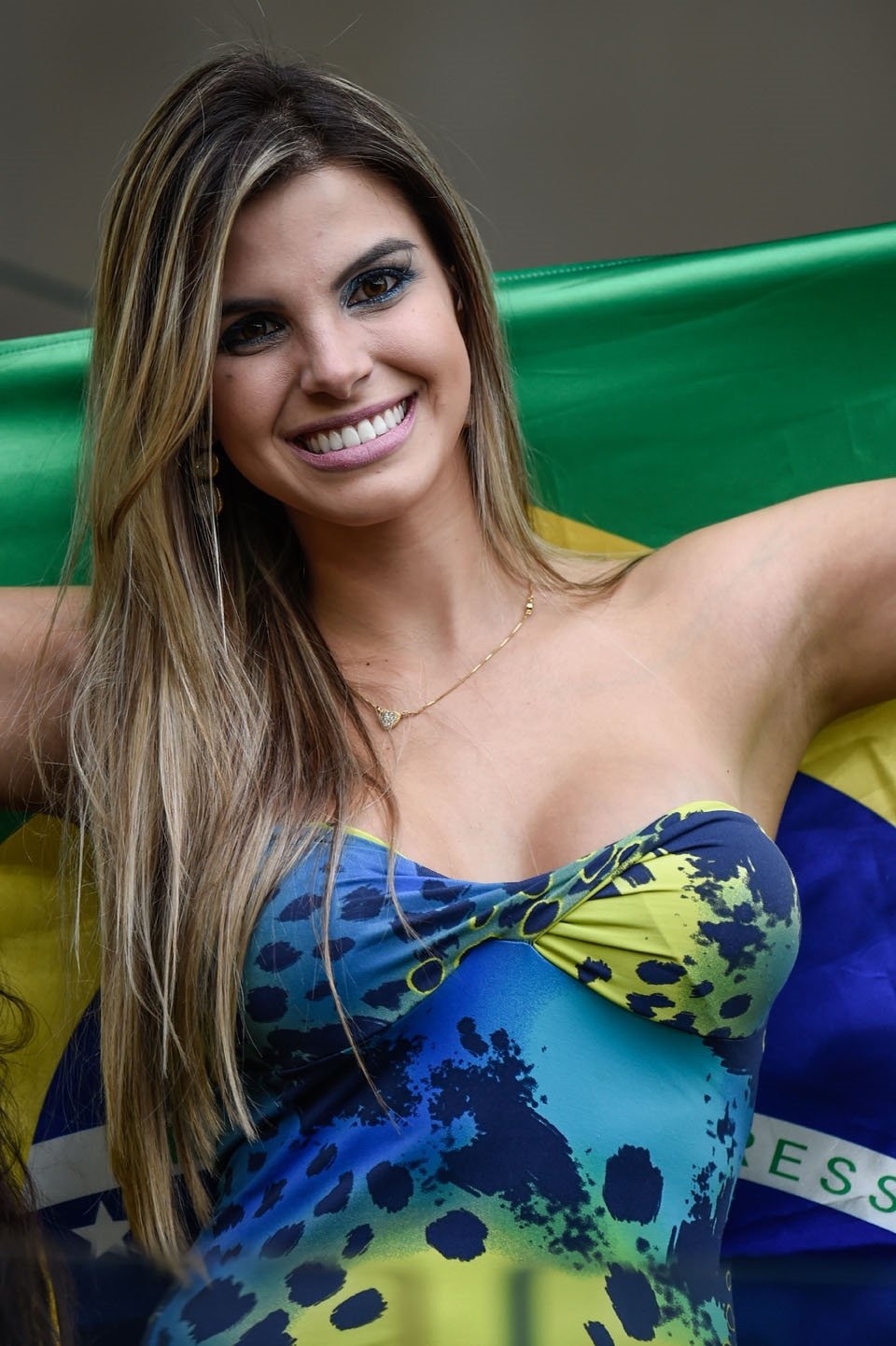 Красивая Бразильская Девушка