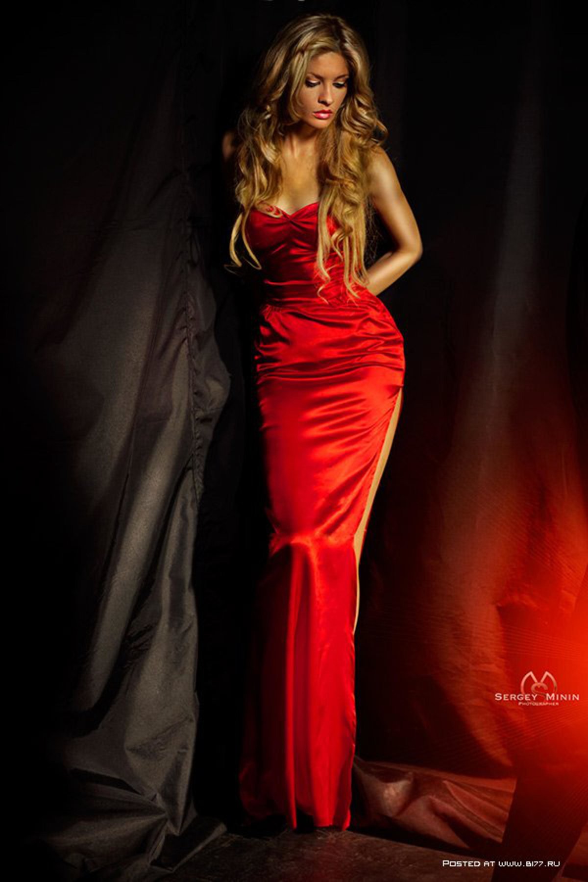 Худая жена в красном платье фото