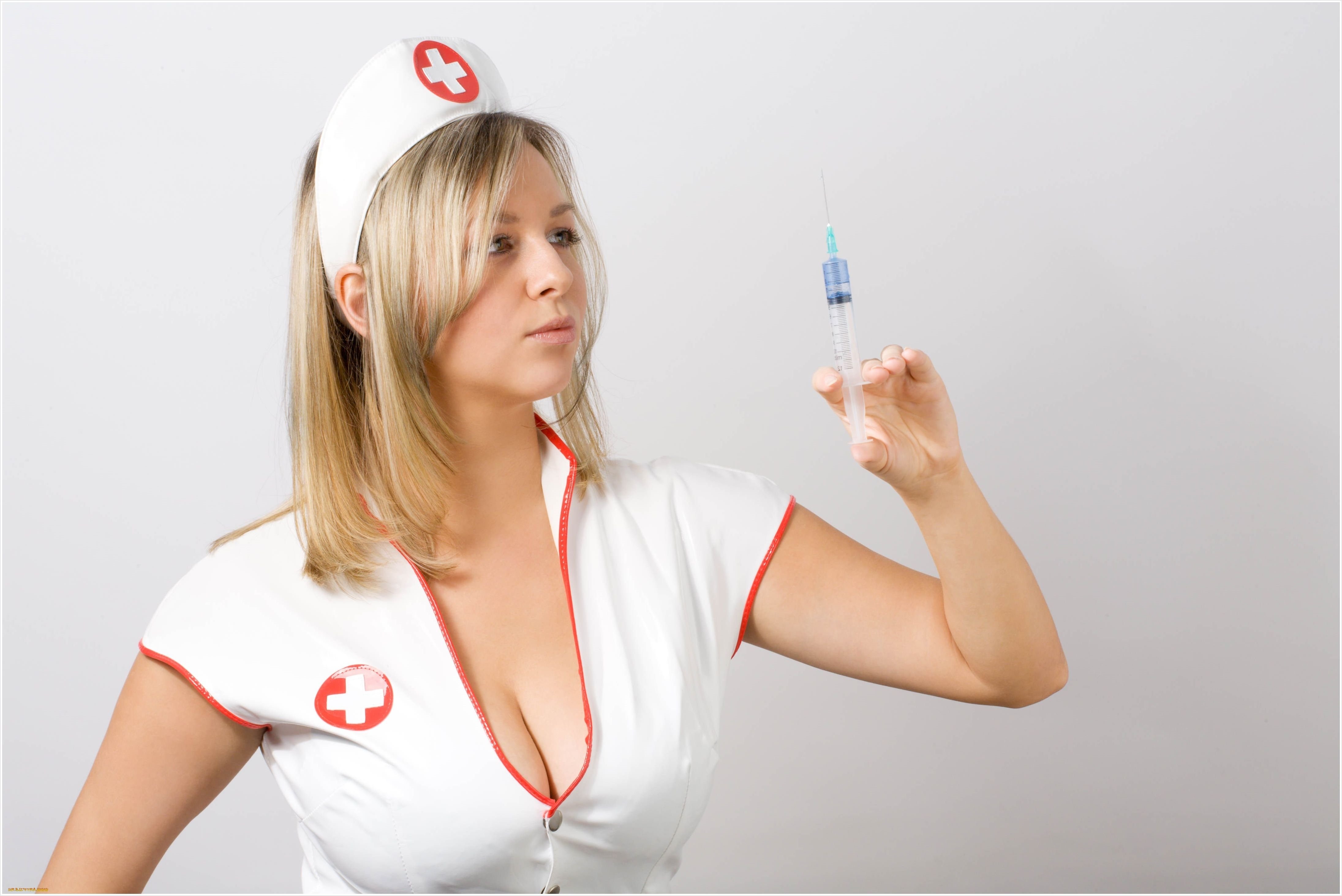 Пациент изнасиловал медсестру в униформе