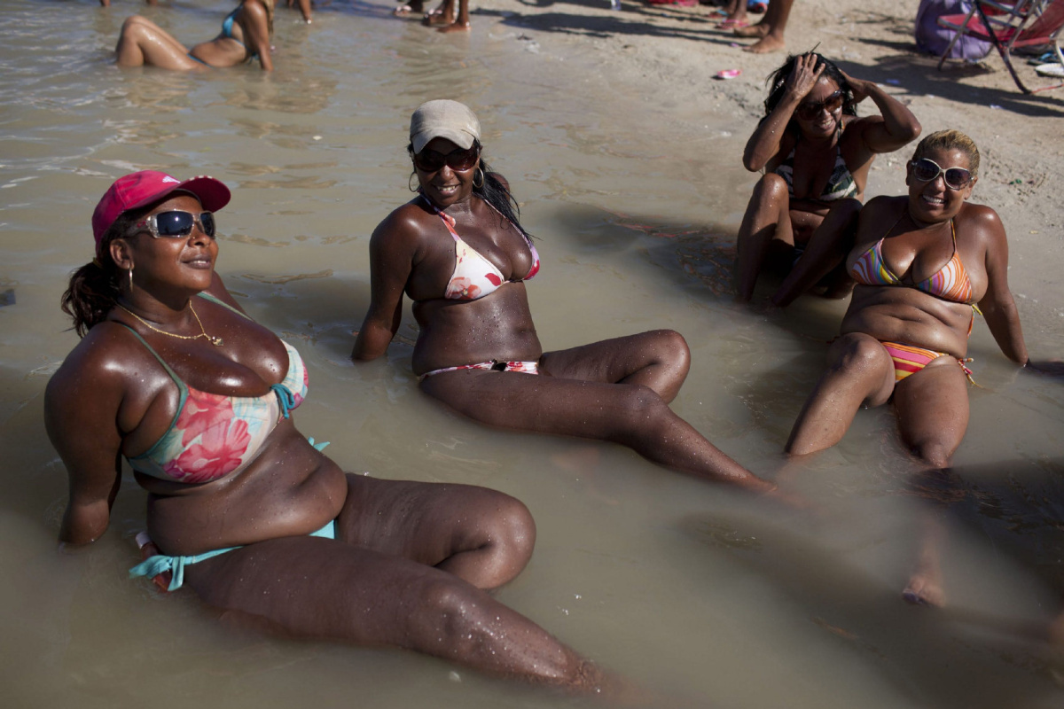 Негритянки Нудисты На Пляже Фото И Видео