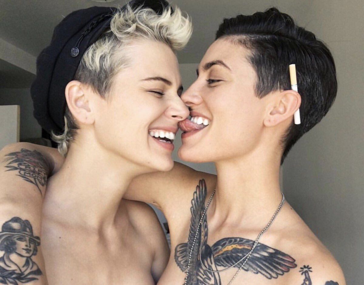 Deux ado lesbienne