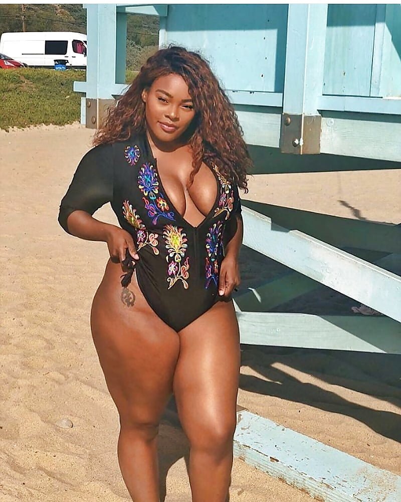 Sexy curvy african women