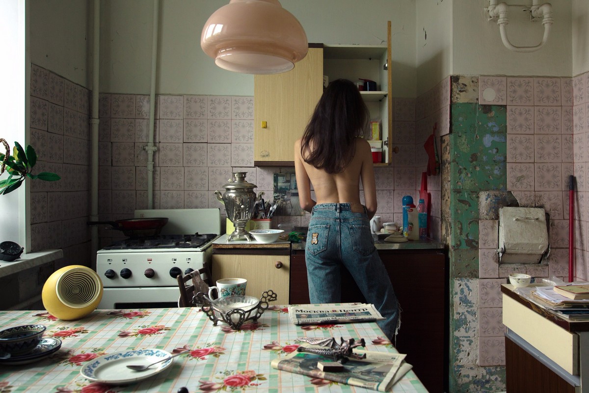 Фото нежного тела похотливой девушки в квартирном интерьере
