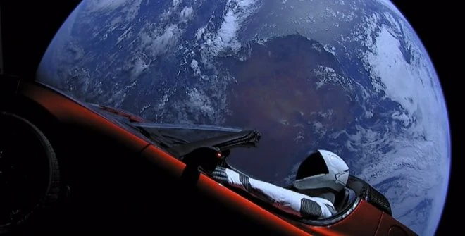 Где сейчас автомобиль Tesla, который Илон Маск запустил в космос в 2018 году