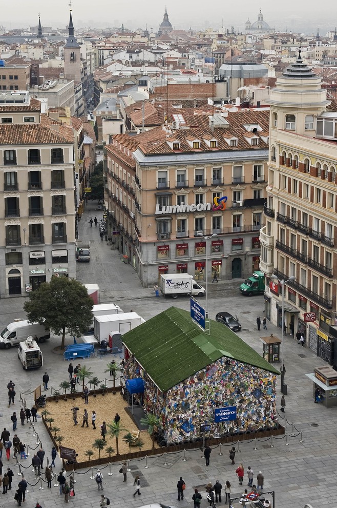 Гостиница из 12 тонн мусора в Мадриде