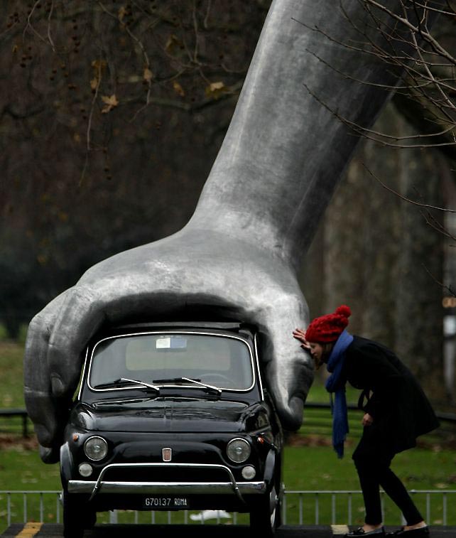 Прикольная скульптура в лондонском парке
