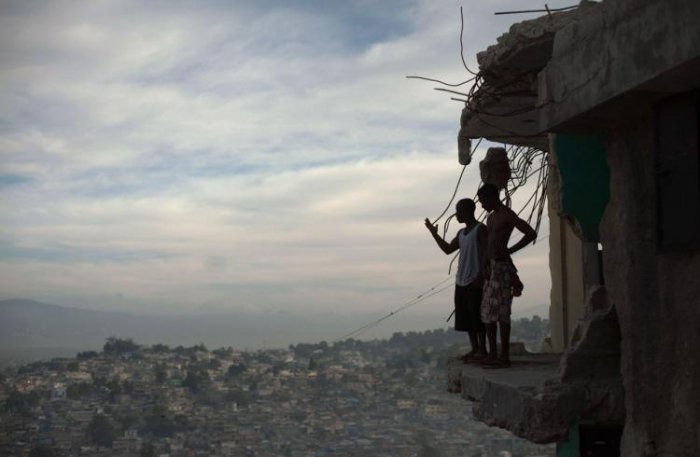 Гаити спустя год после землетрясения (40 фото)