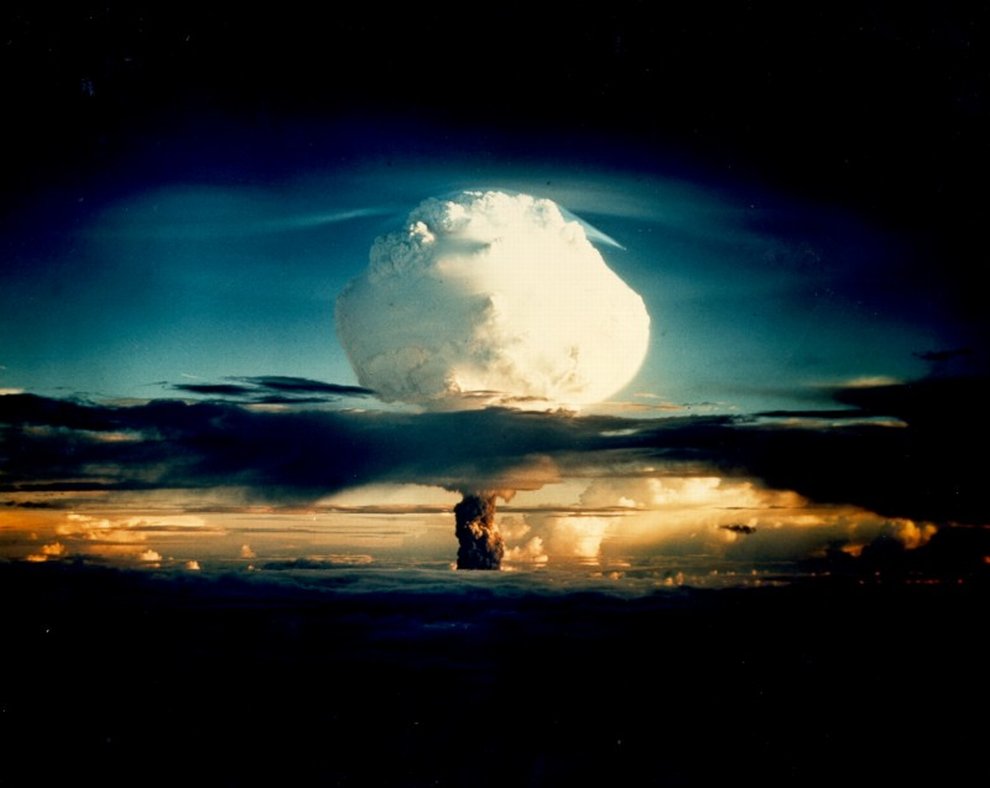 Ядерный взрыв. Атмосферный ядерный взрыв. Атомный взрыв. Новая земля испытания ядерного оружия.