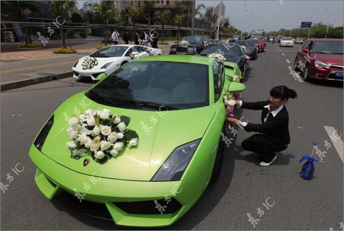 Свадебный кортеж богатого азиата