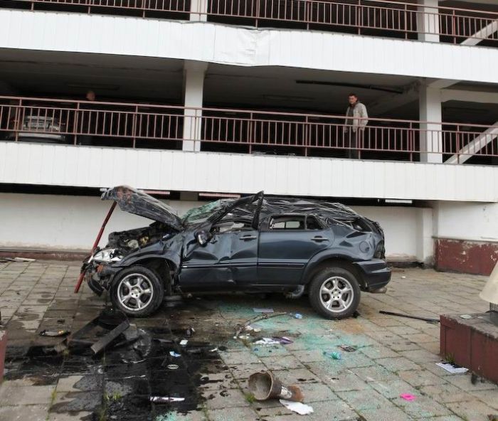 В Минске Мерседес упал с многоэтажного паркинга (14 фото)