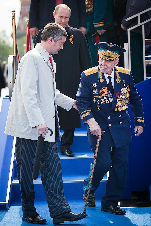 Газманов в орденах фото. 9 мая 2011