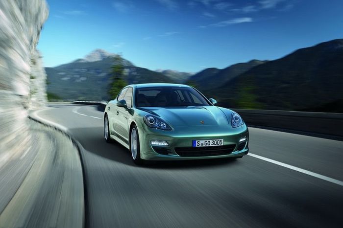 Porsche представила дизельную версию Panamera (11 фото)