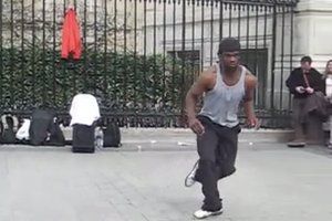 Танцы на улице Парижа