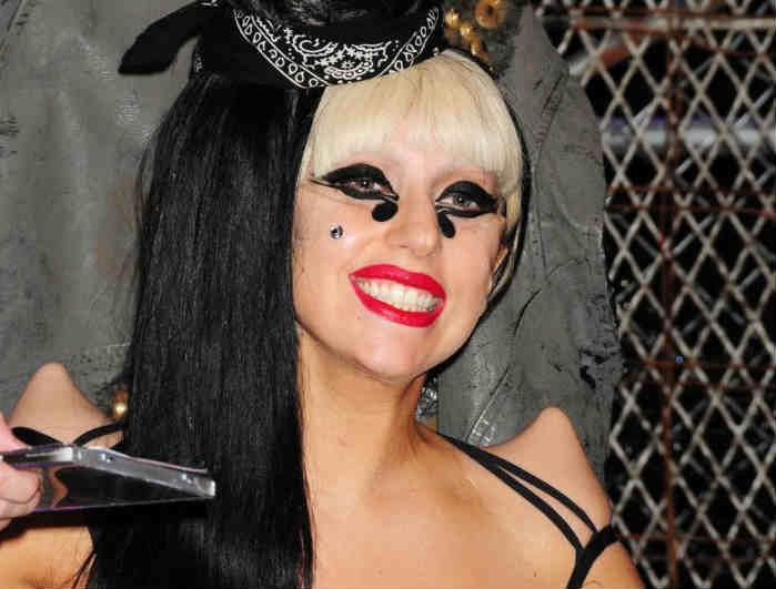 Экстравагантный костюмчик Леди Гага