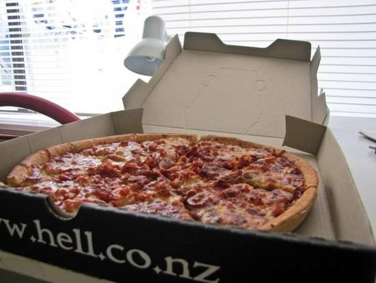 Адская пицца в Новой Зеландии (2 фото)