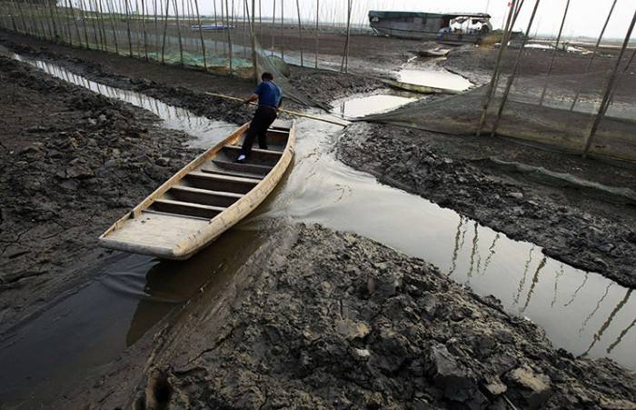 Сильная засуха в бассейне реки Янцзы (21 фото)