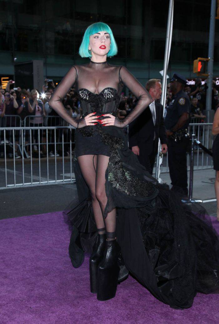 Экстравагантный наряд Леди Гага (8 Фото)