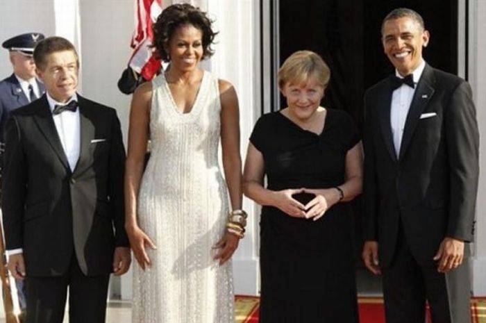 Меркель следит за Мишель Обама?