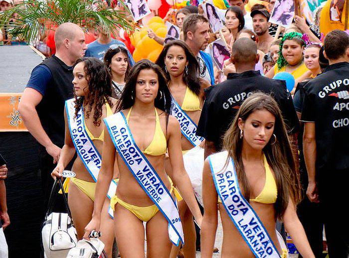 Девушки с ежегодного конкурса красоты в Бразилии