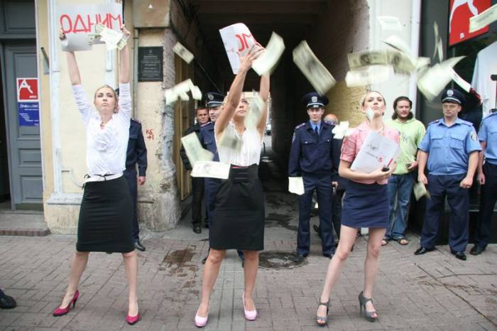 У Femen новый имидж