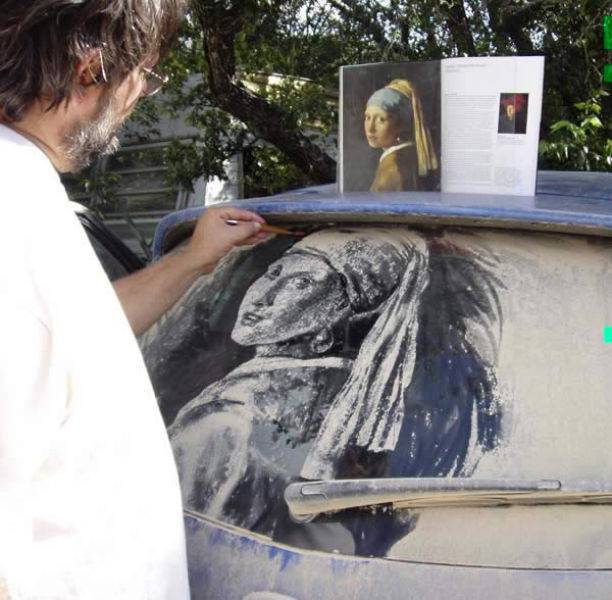 Рисунки на грязных машинах (27 фото)