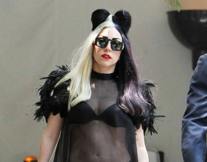 Леди Гага в экстравагантном наряде (6 фото)