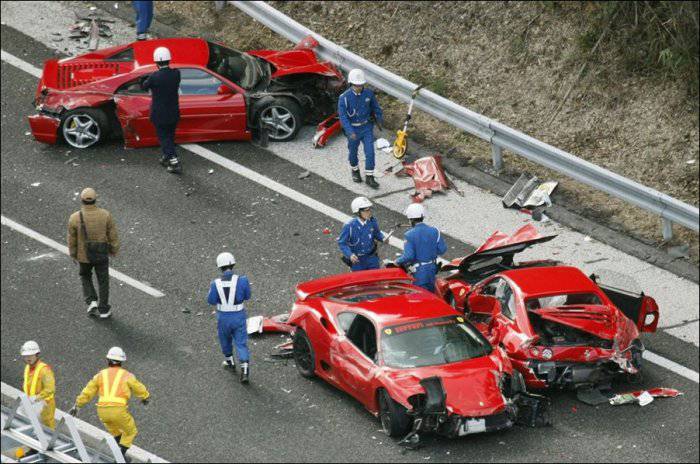 Дорогая авария в Японии (4 фото)