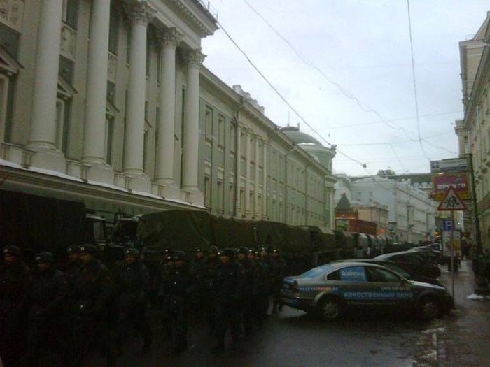 Войска МВД РФ во время выборов президента России (21 фото)