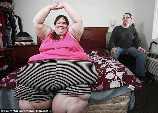 Самая толстая женщина в мире хочет поправиться (8 фото)
