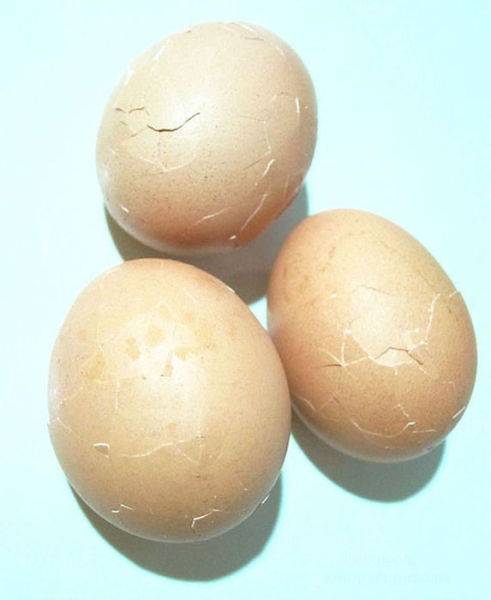 Удивительная раскраска пасхальных яиц (13 фото)