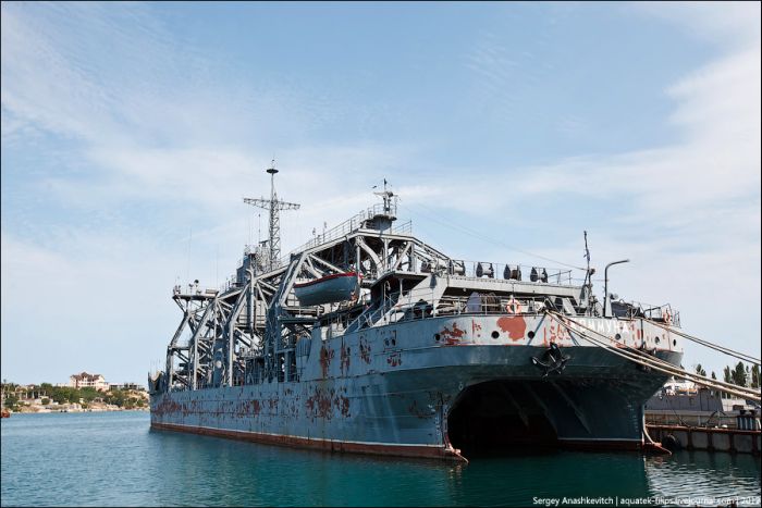 Старейшее судно ВМФ России "Коммуна" (42 фото)
