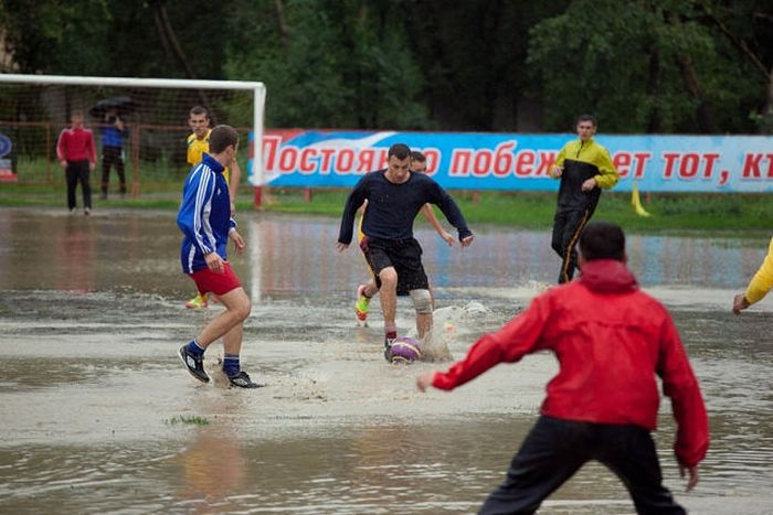 Интересные кадры с матча в городе Комсомольск-на-Амуре (8 фото)