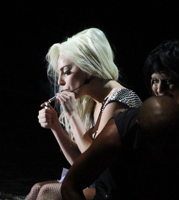 Что случилось с фигурой Lady Gaga? (5 фото)