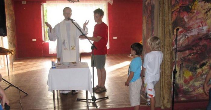 Причудливая церемония в польской католической школе (25 фото)
