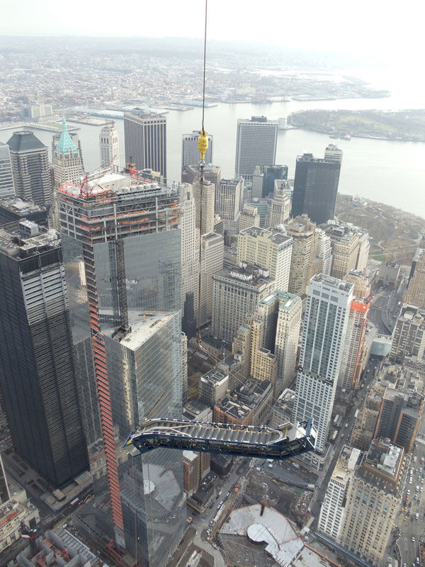Подъем эскалатора на 101-й этаж (10 фото)