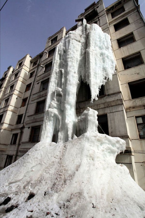 Как выглядит водопад из квартиры многоэтажки