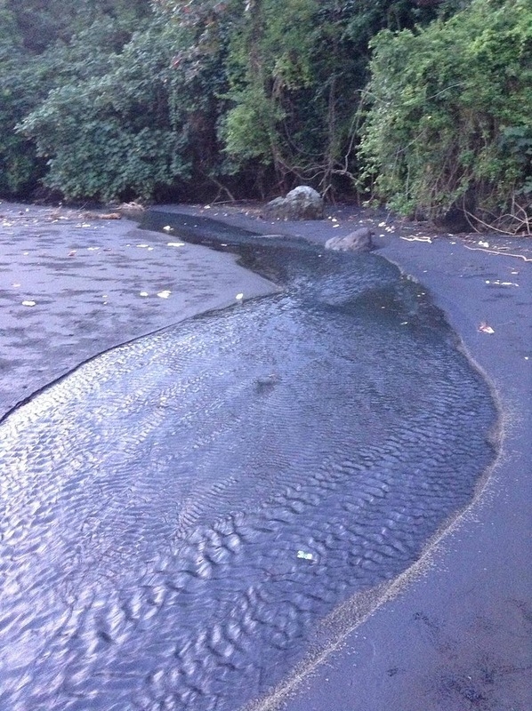 Необычная река в Индонезии