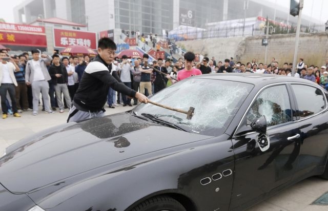 Богатый китаец разбил свой суперкар стоимостью $420 000