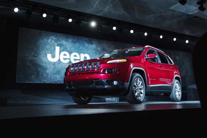 Джип Jeep Cherokee, модель 2014 года, в Конференц-центре Якоба Явица, на Автосалоне в Нью-Йорке, 27 марта 2013 года