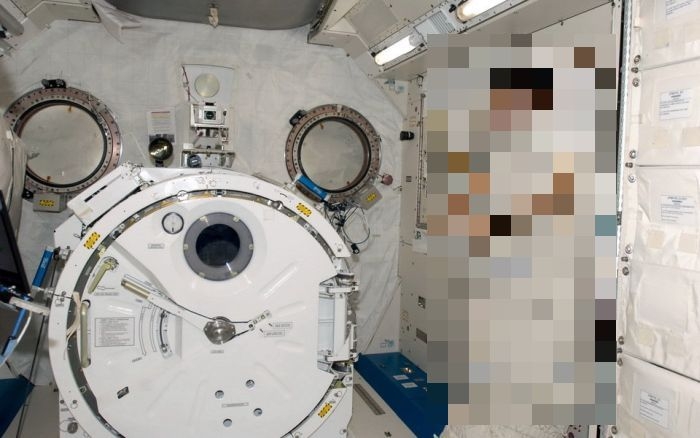 Как спят астронавты на борту МКС