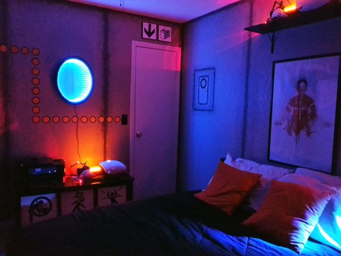 Креативная комната в стиле игры "Portal"