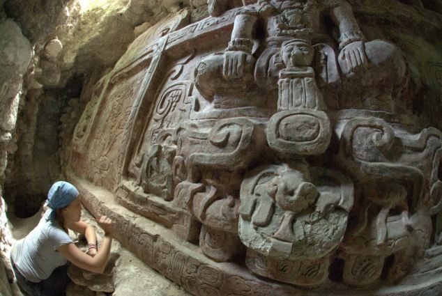 Археологи сделали уникальную находку, они нашли статую майя